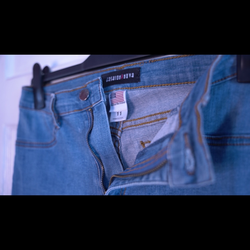 Form-fitting high-waisted jeans by FashionNova